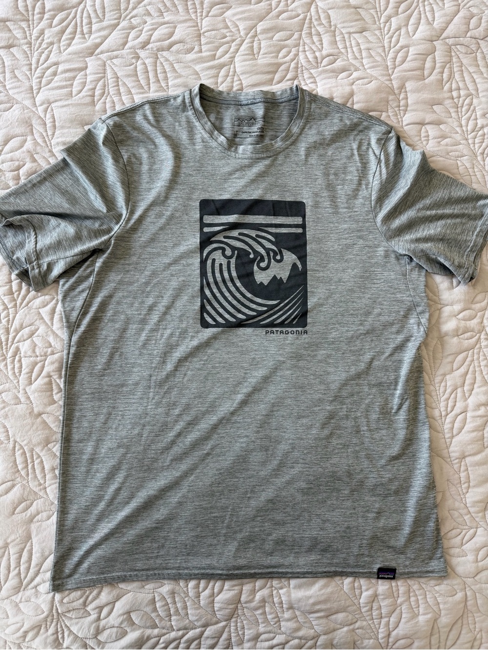 Patagonia Gray Short-Sleeve Wave Graphic Tee